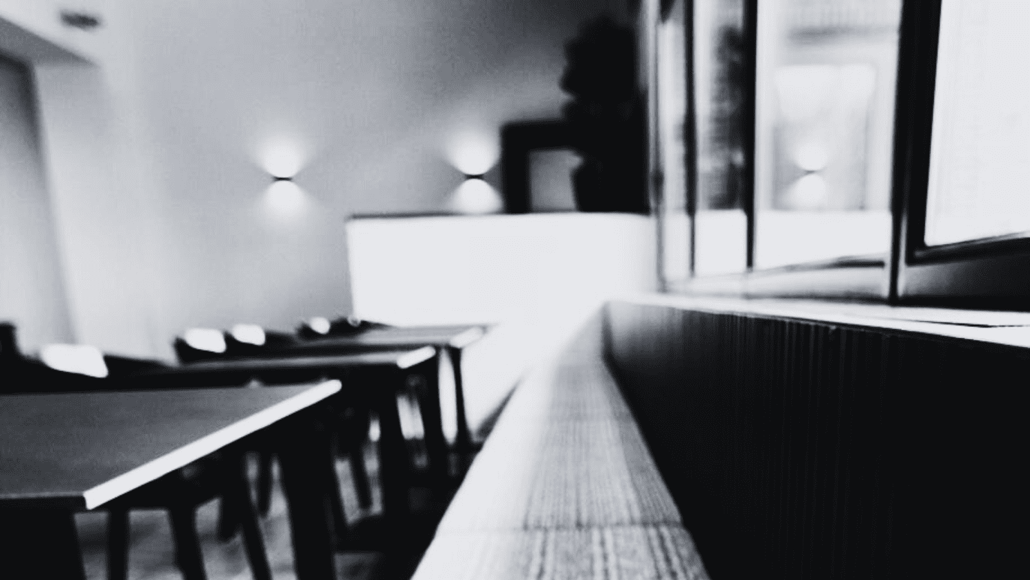 Het clubhuis van Center Court met bar en resto in Brasschaat