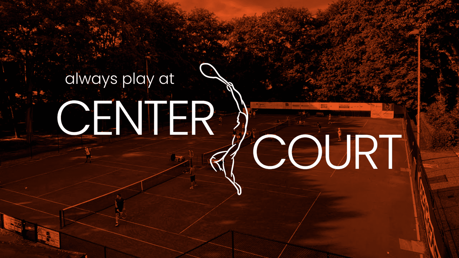 Tennisterrein van Center Court Tennis- en Padelclub Brasschaat in een groene omgeving